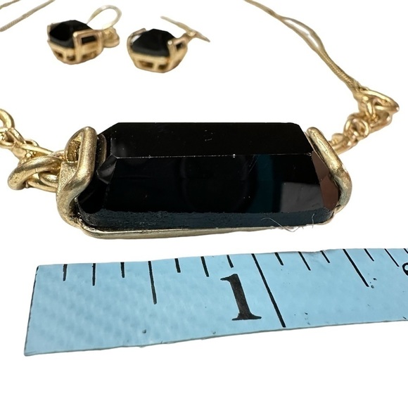 Kenneth Cole New York Gold Tone Jet Black Faceted Stones Necklace Earrings Set - Picture 14 of 15